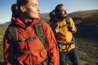 Trekking w jasnych kolorach