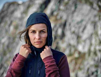 Czym jest kurtka hybrydowa? Zalety i wady, które musisz znać