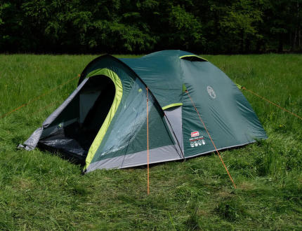 Pomimo jasnej lub ciemnej sypialni namiotu Coleman Kobuk Valley 3 Plus