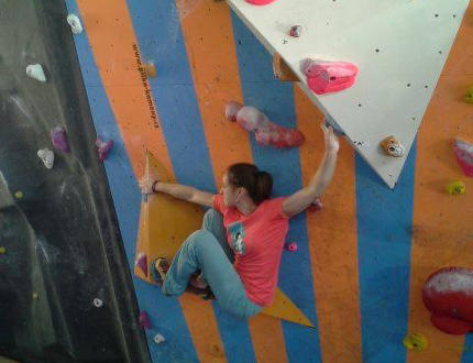 Jak wspinać się na sztucznej ściance wspinaczkowej?