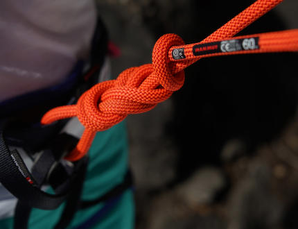 Jak wiązać odpowiednie węzły do wspinaczki?