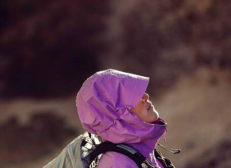 Jak wybrać kurtkę turystyczną? Porady i wskazówki