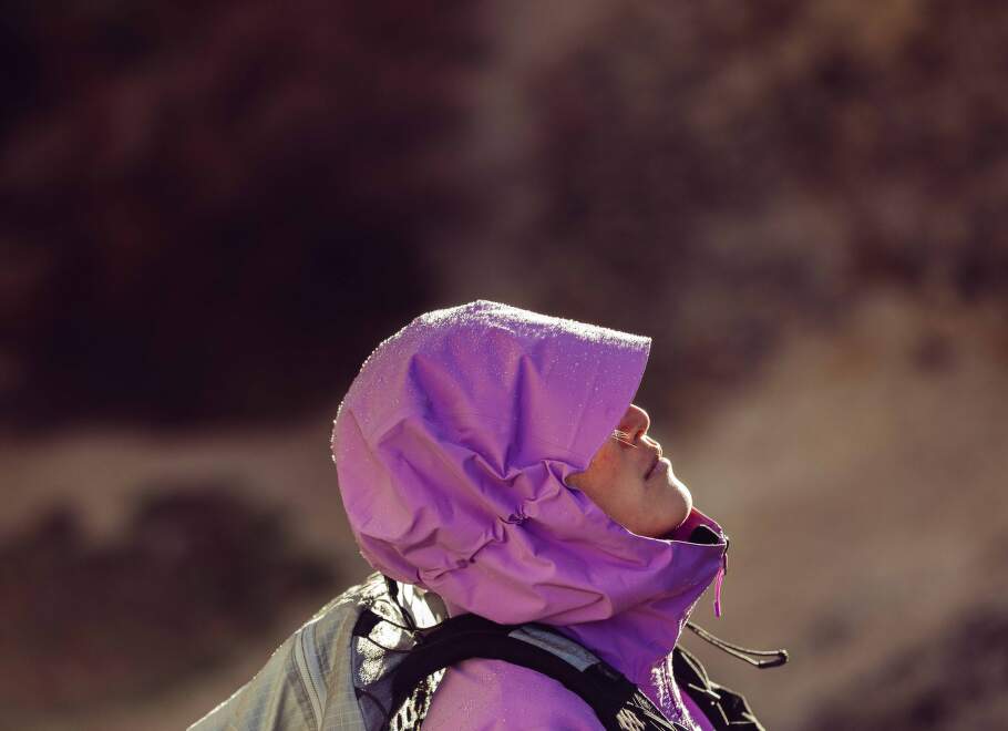 Jak wybrać kurtkę turystyczną? Porady i wskazówki